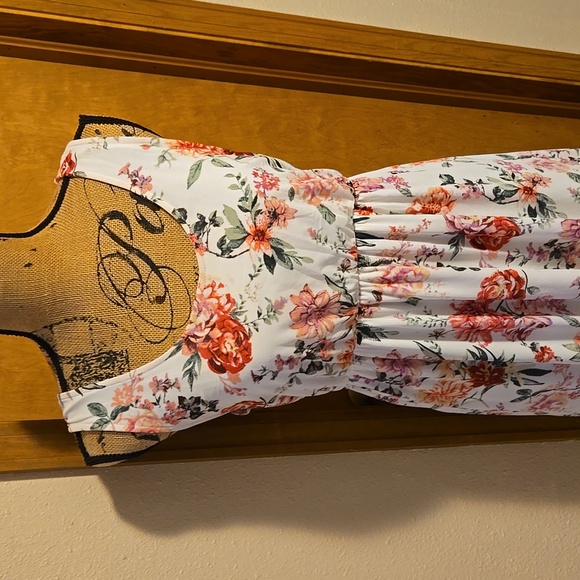 Siren Lily Floral Maxi Maternity Dress - White With Back Bow Detail Size XL - Picture 3 of 11